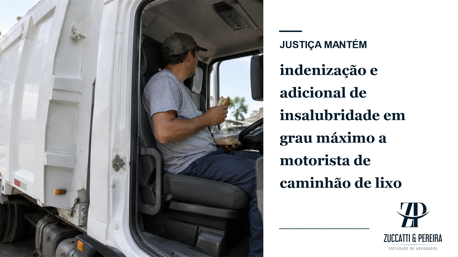 Imagem ilustrativa: motorista visto de lado faz refeição na cabine de caminhão branco de coleta; o texto informa que a Justiça manteve indenização e adicional de insalubridade em grau máximo.